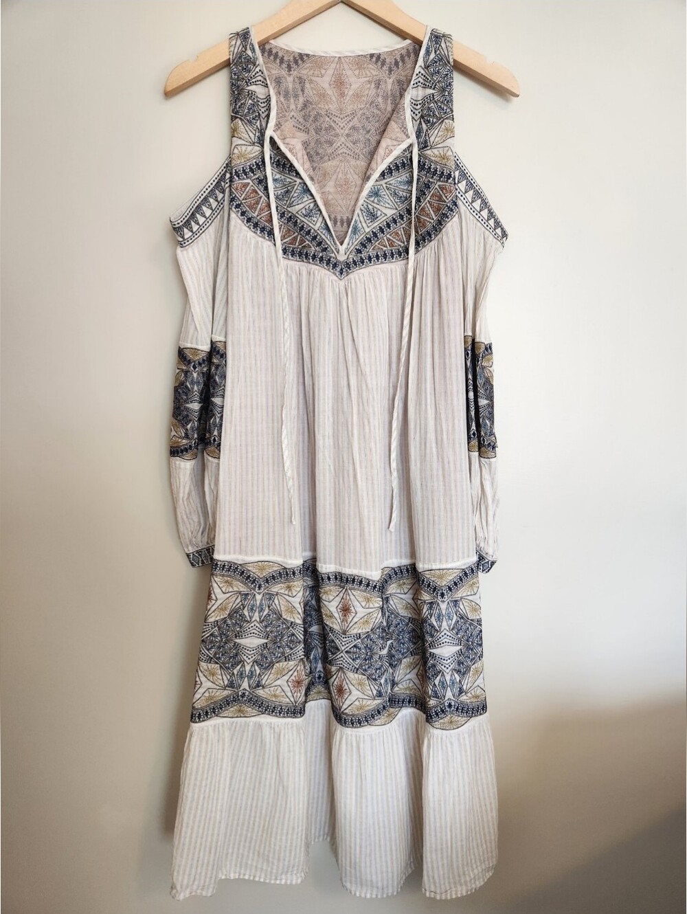 BCBGMAXAZRIA Embroidered Cold Shoulder Dress